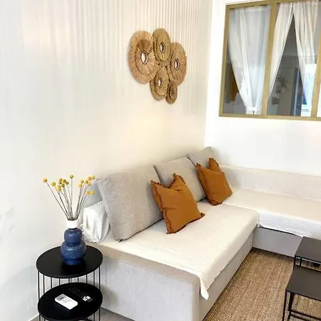 Moderne + Parking A 50m De La Apartament