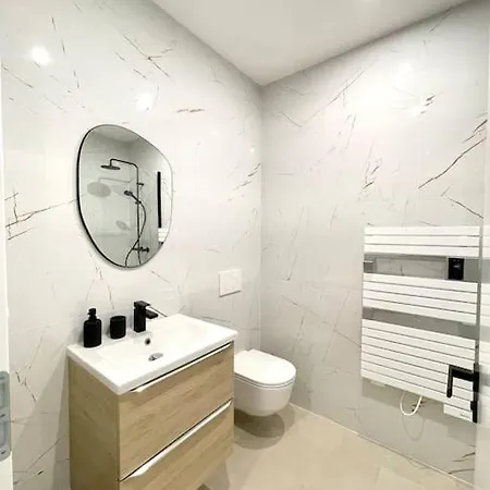 Apartament Moderne + Parking A 50m De La